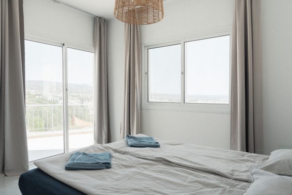 Bedroom and sea view