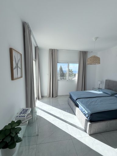 Bedroom and sea view